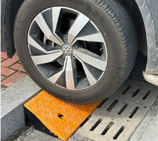 Black Yellow Block Pattern Curb Ramp - Application Scene
