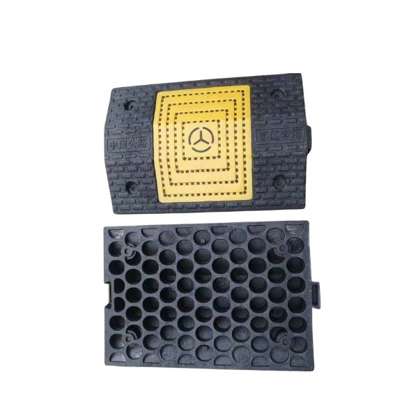 Heavy-duty_rubber_and_plastic_Truck_Route_speed_bumps